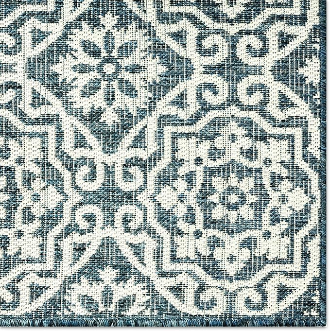 Nicole Miller New York Patio Country Julia Transitional Geometric Indoor/Outdoor Area Rug, Blue/White, 5'2"x7'2"