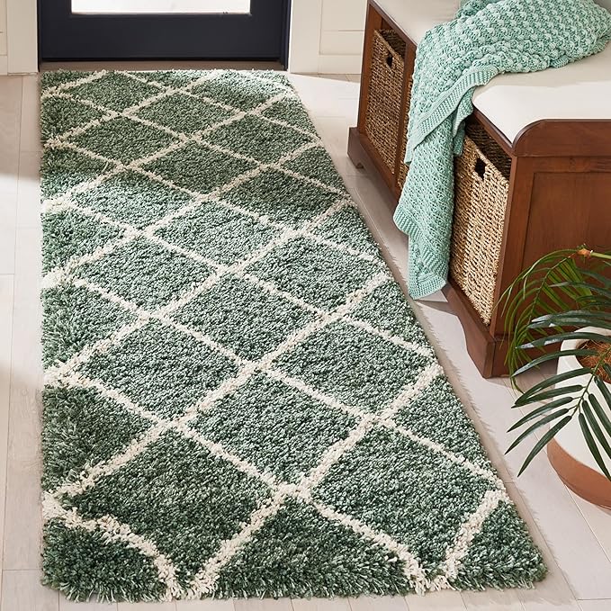 SAFAVIEH Hudson Shag Collection Runner Rug - 8' Runner, Green & Ivory, Transitional Design, Ideal for High Traffic Areas in Hallway, Bathroom & Kitchen (SGH281Y-28)