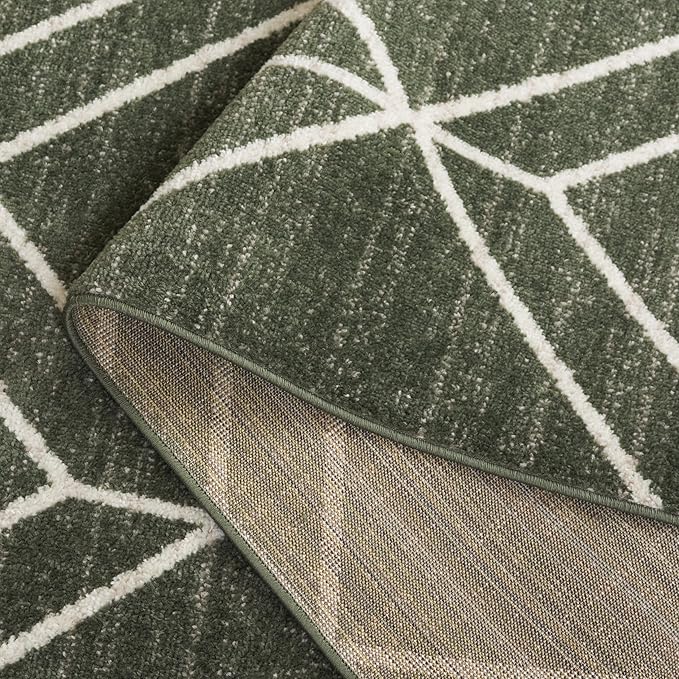 SAFAVIEH Adirondack Collection Runner - 2'6" x 6', Dark Green & Ivory, Geometric Design, Non-Shedding & Easy Care, Ideal for The Living Room, Dining, Bedroom (ADR241X)