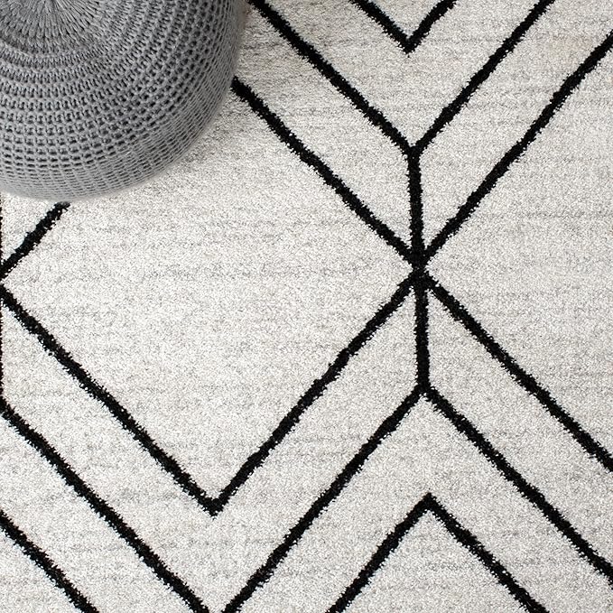 SAFAVIEH Adirondack Collection Runner Rug - 2'6" x 10', Light Grey & Black, Modern Geometric Design, Non-Shedding & Easy Care, Ideal for High Traffic Areas in Living Room, Bedroom (ADR241F)